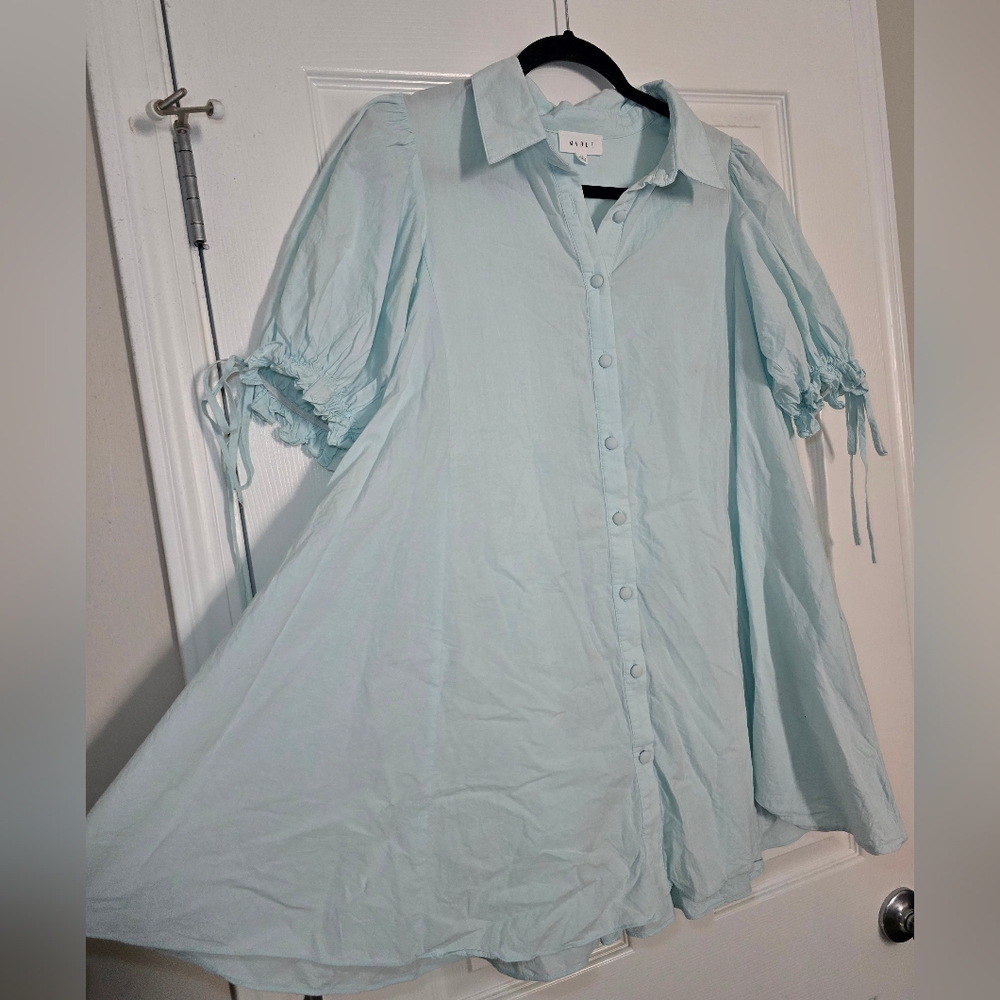 Mable Women's Light Blue Button-Up Flowy Dress Size Medium